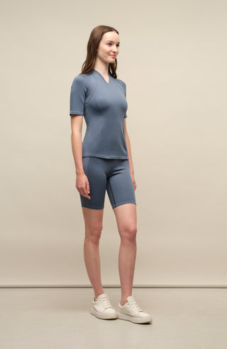 Tight-fitting undershirt "Zoe-NP" in midnight color, made of high-quality material for a comfortable fit and modern look. Ideal as a base for various outfits.