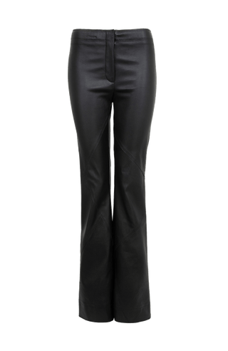 Schwarze ausgestellte Glattlederhose von vorne