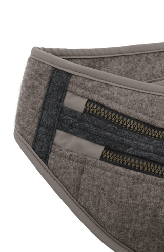 Gürteltasche aus Loden, Modell 093717 Beltbag-L in Farbe cashmere– Detailansicht. Hochwertige Verarbeitung, stilvoller Begleiter für Damen und Herren.