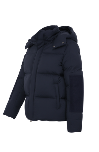 Frauenschuh Herren-Skijacke mit Daunenfüllung, Modell 724717 Teddy-LIN, Farbe Dunkelblau  – Seitenansicht der luxuriösen Winterjacke aus Light Italian Nylon mit Loden-Details.