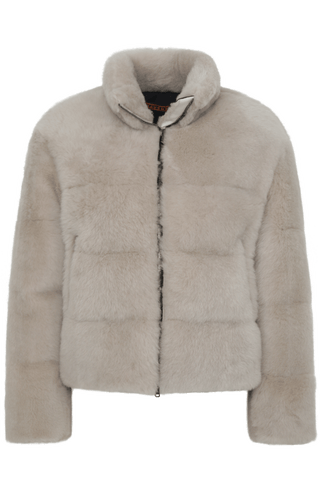 Lammfelljacke mit Daunenfüllung für Damen, Modell 725718 Alpine-SC in Nude, Vorderansicht Freisteller – warm, stylisch und kurz geschnitten