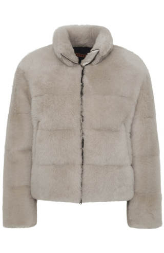 Lammfelljacke mit Daunenfüllung für Damen, Modell 725718 Alpine-SC in Nude, Vorderansicht Freisteller – warm, stylisch und kurz geschnitten