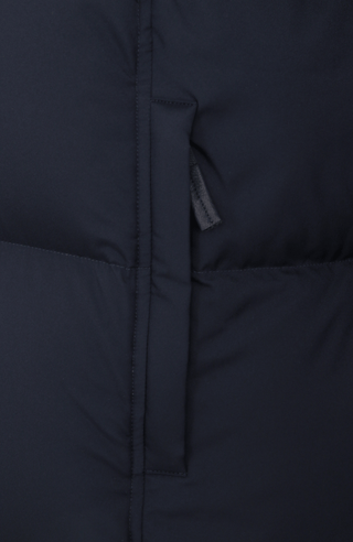 Frauenschuh Damen-Parka mit Daunenfüllung, Modell 723726 Chelsey-LIN in Midnight, Detailansicht, abnehmbare Kapuze, gerade Passform, luxuriöses Materialfinish.