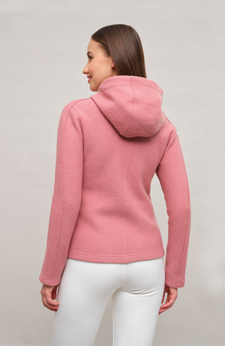 Sportliche Damen-Walkjacke mit Kapuze von Frauenschuh in Softpink (Modell 506129 Rania-CW), Model Rueckansicht. Made in Austria