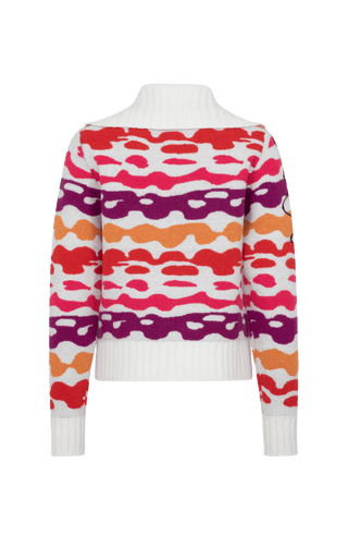 Strickjacke Delilah ME Modell 702544 in Poppy, Rueckansicht, mit farbintensivem Bergmotiv aus Merinowolle, legere Passform und hoher Stehkragen