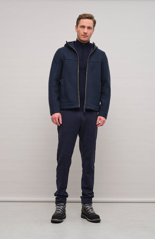 Walkjacke für Herren mit Kapuze in Dunkelblau – Modell Kian-CW, Model Vorderansicht