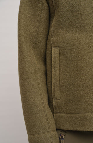 Walkjacke für Herren mit Kapuze in Grün – Modell Kian-CW, Model Detailansicht