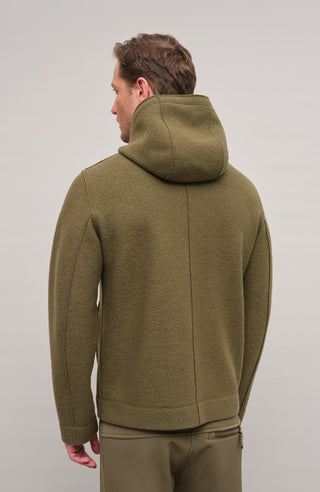 Walkjacke für Herren mit Kapuze in Grün – Modell Kian-CW, Rueckansicht Model